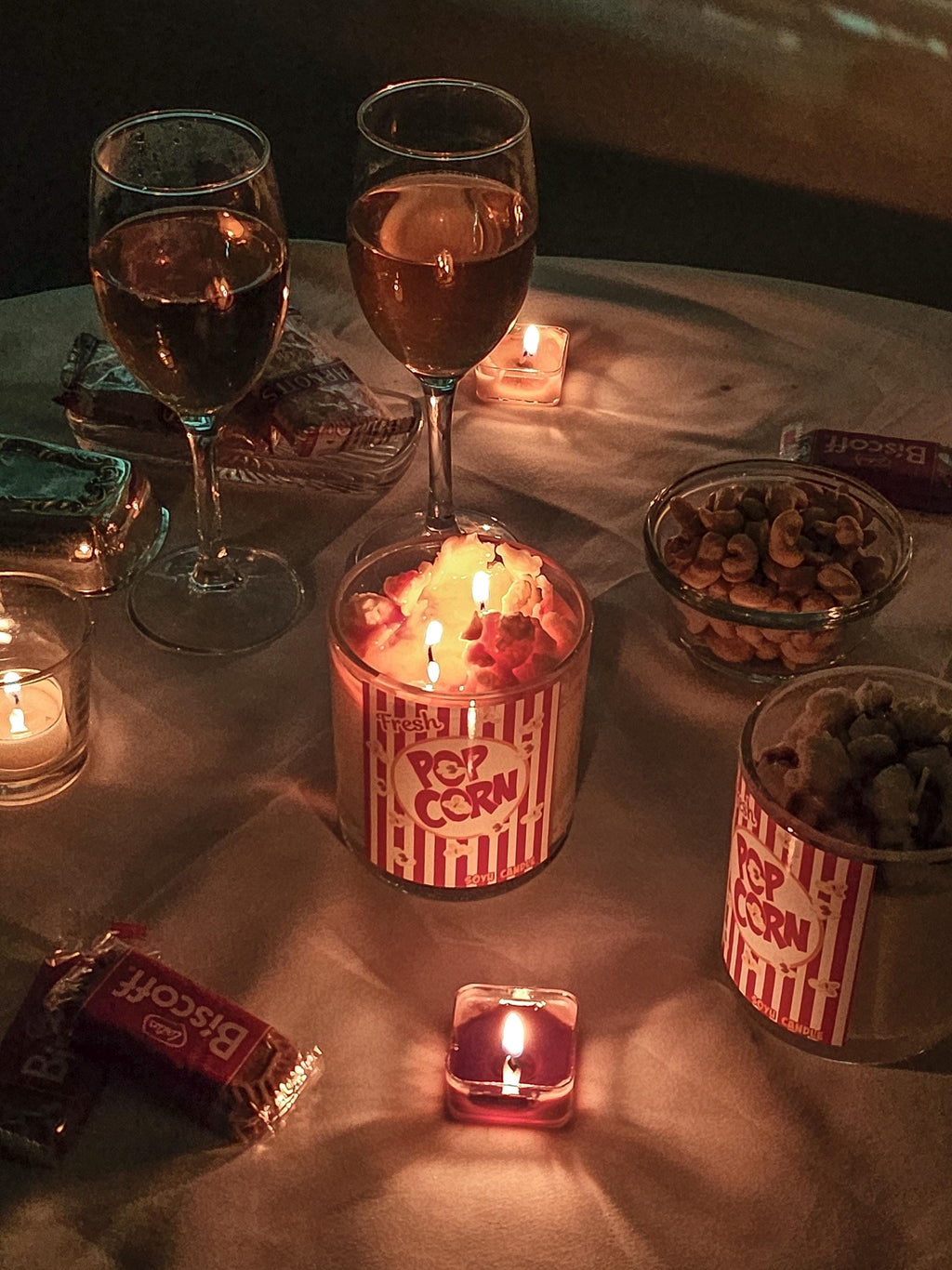 Popcorn Candle – Caramel Vanilla Scented Soy Wax Buttery Food Shaped Candle Romantic Mood Cozy Winter Fall Gift for Movie Nights Home Decor