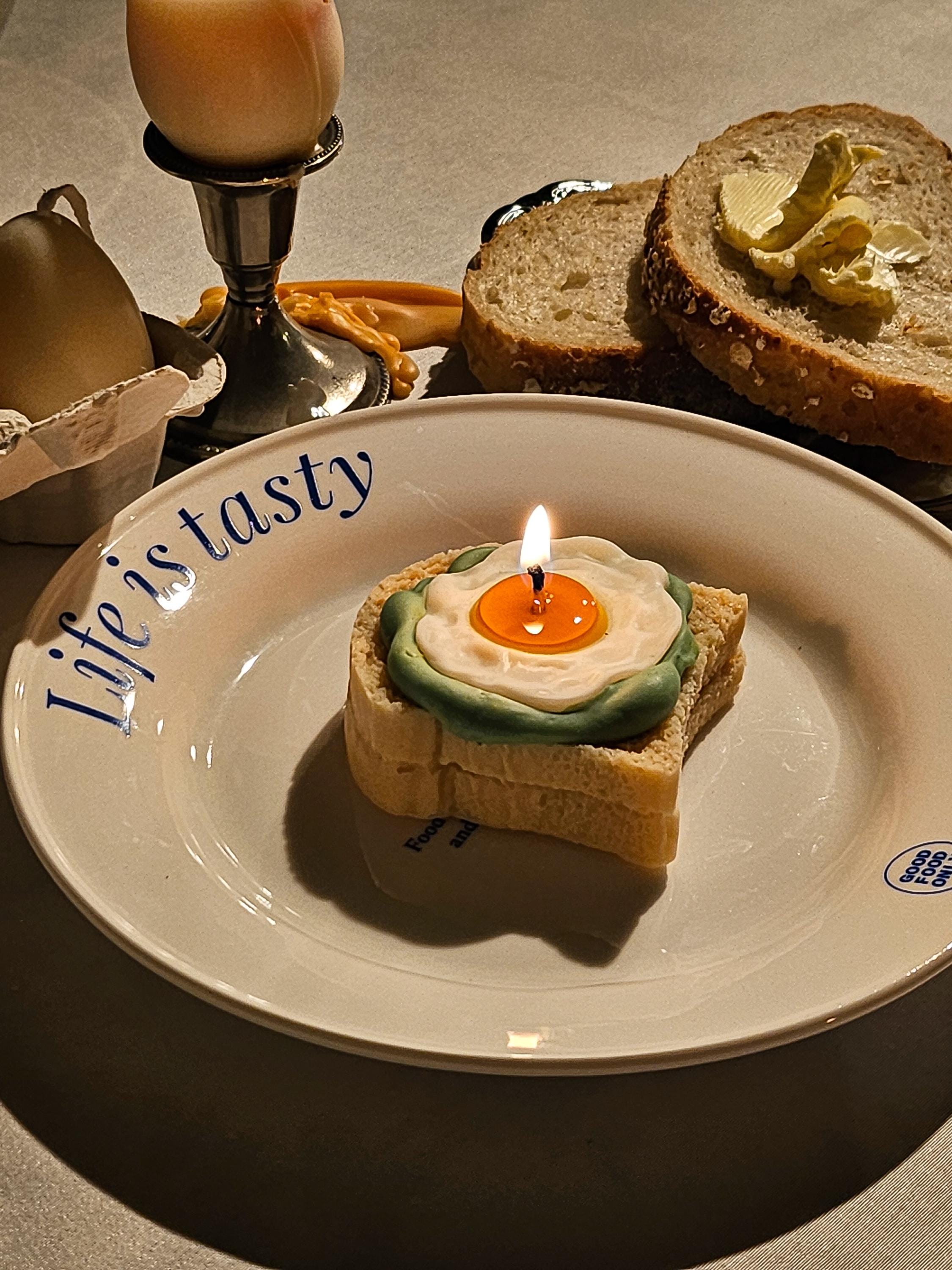 Avocado Egg Toast Candle, Realistic Dessert Food Candle Unique Funny Gift Novelty Handmade Soy Wax Breakfast Candle Kitchen Decor Aesthetic