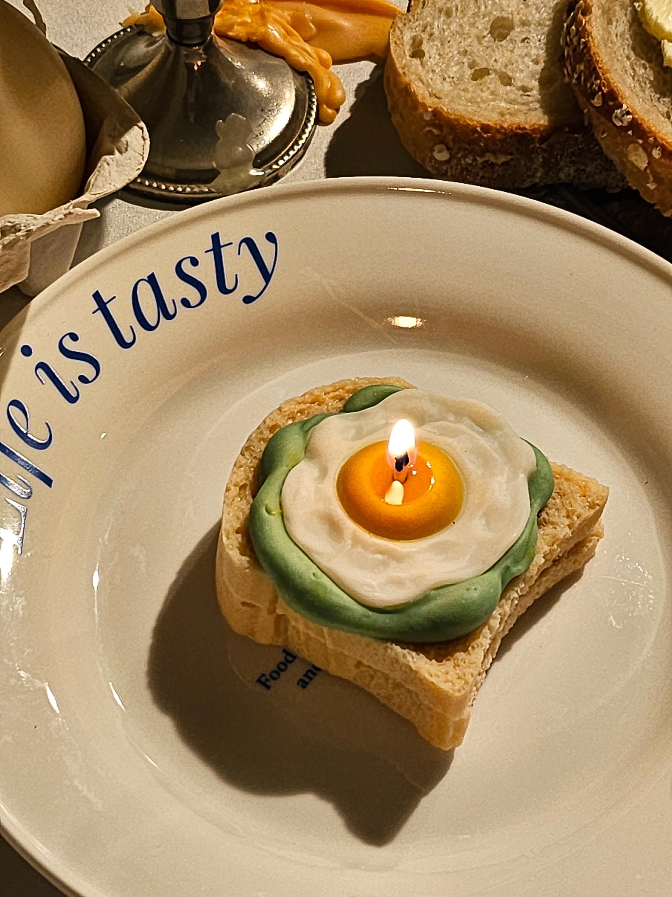 Avocado Egg Toast Candle, Realistic Dessert Food Candle Unique Funny Gift Novelty Handmade Soy Wax Breakfast Candle Kitchen Decor Aesthetic