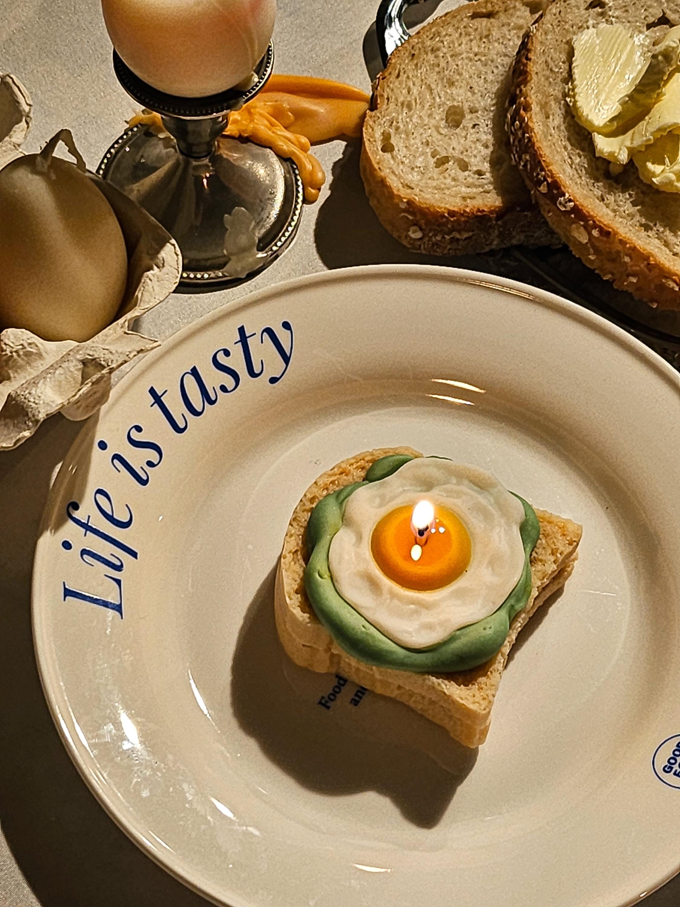 Avocado Egg Toast Candle, Realistic Dessert Food Candle Unique Funny Gift Novelty Handmade Soy Wax Breakfast Candle Kitchen Decor Aesthetic