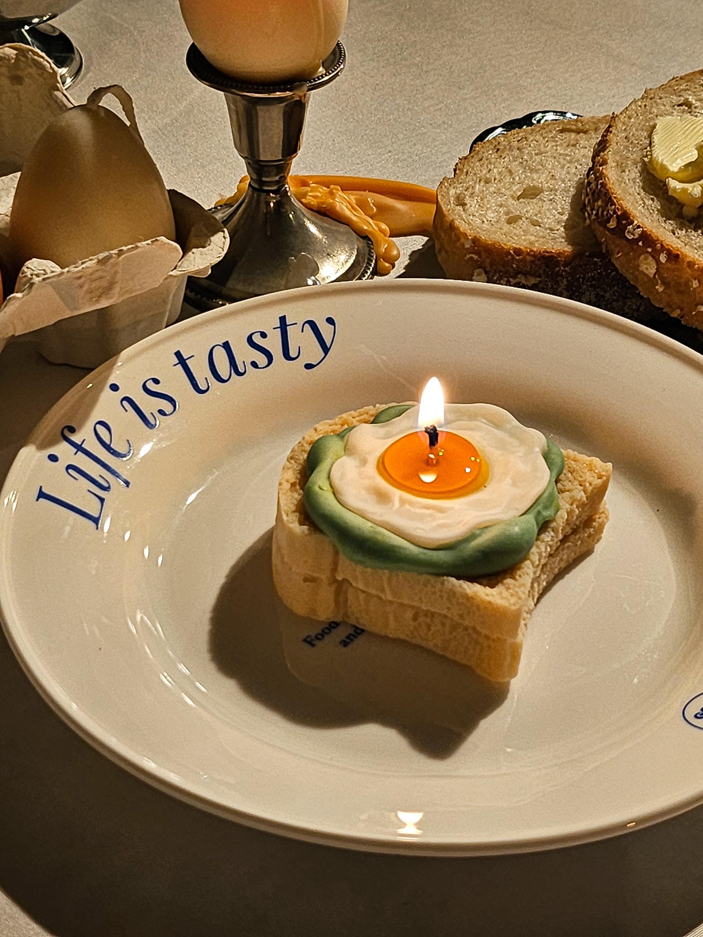 Avocado Egg Toast Candle, Realistic Dessert Food Candle Unique Funny Gift Novelty Handmade Soy Wax Breakfast Candle Kitchen Decor Aesthetic